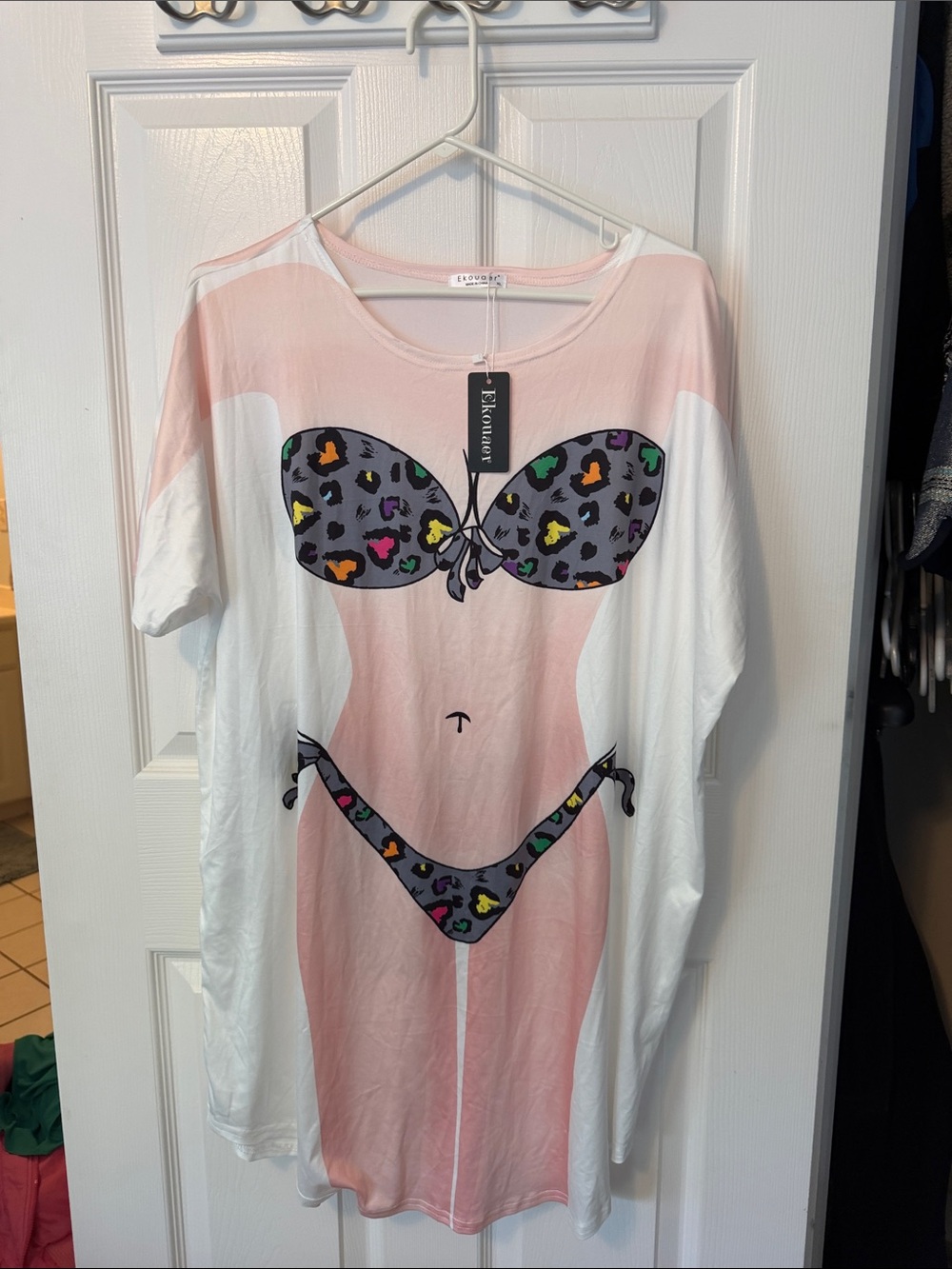 Ekouaer  Pink & White Graphic Bikini silky cover up NWT
